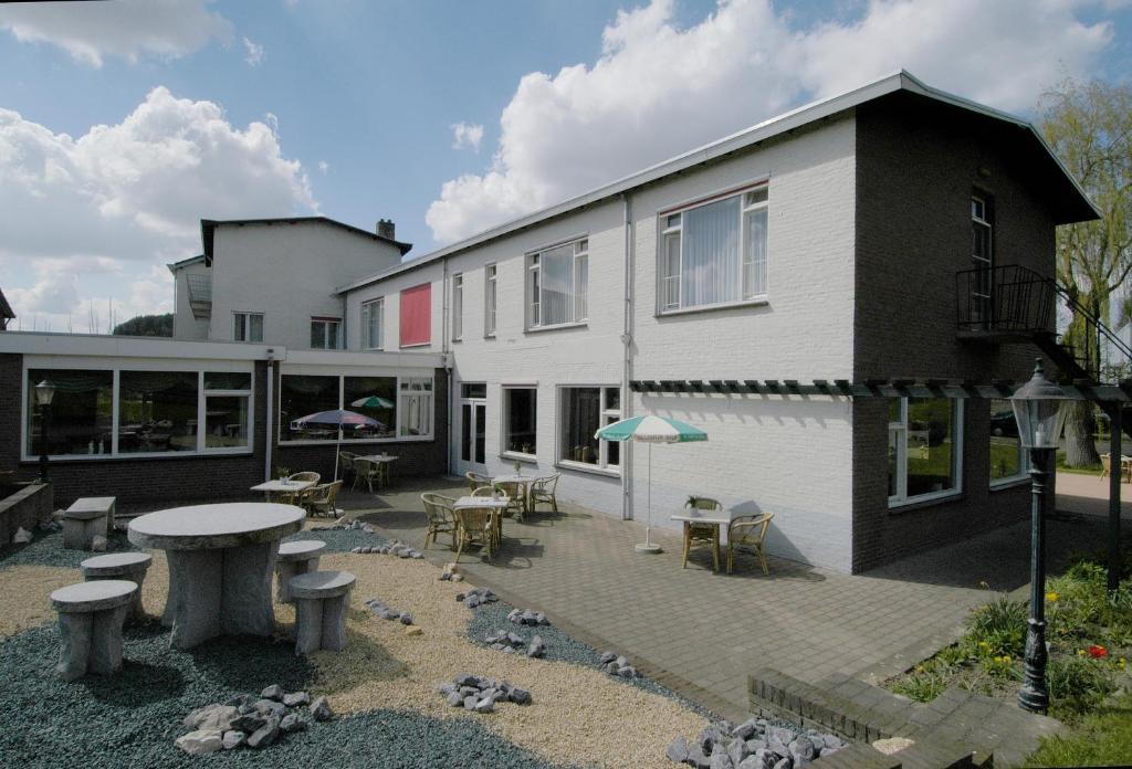 Hotel Restaurant Op De Beek Schin op Geul Exterior foto